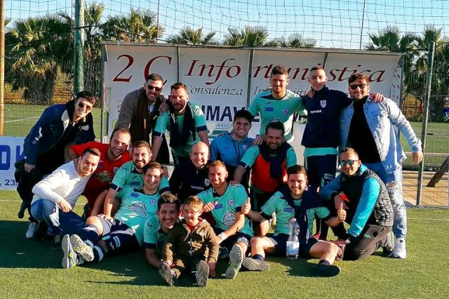 I calciatori del "Primavera Marsala" in festa perchè accede alla finale di Coppa Trinacria.